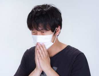 baito-yasumu-kebyou.png マスクをする男性