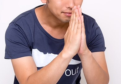 baito-mudan-kekkin-iiwake.png 謝る男性